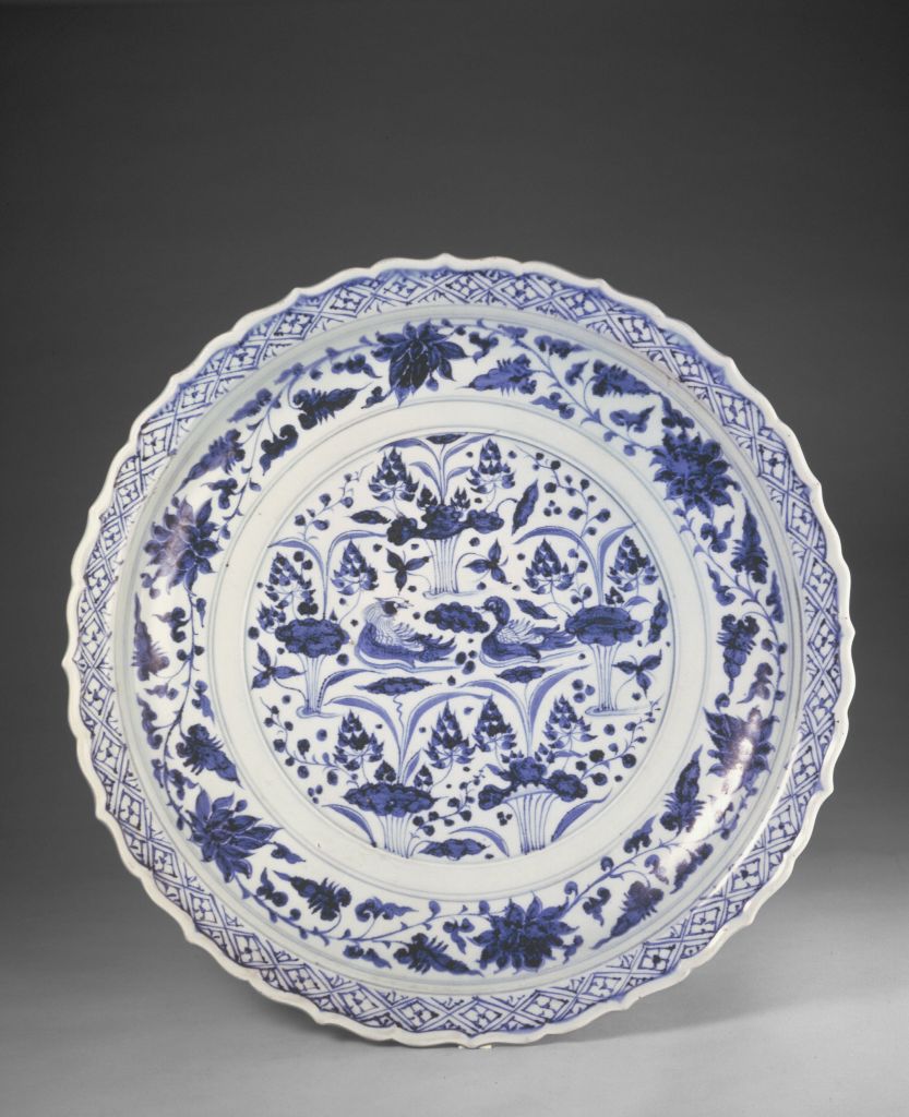 图片[2]-Jingdezhen kiln blue and white mandarin duck lotus flower (“full of pond”) patterned mouth plate-China Archive